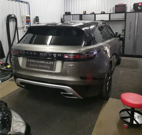 Range Roverin maalipinnan suojaus Espoossa