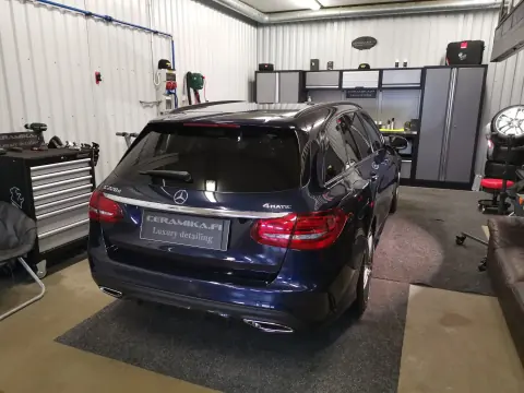 Mercedes-Benzin keraaminen pinnoitus Espoossa
