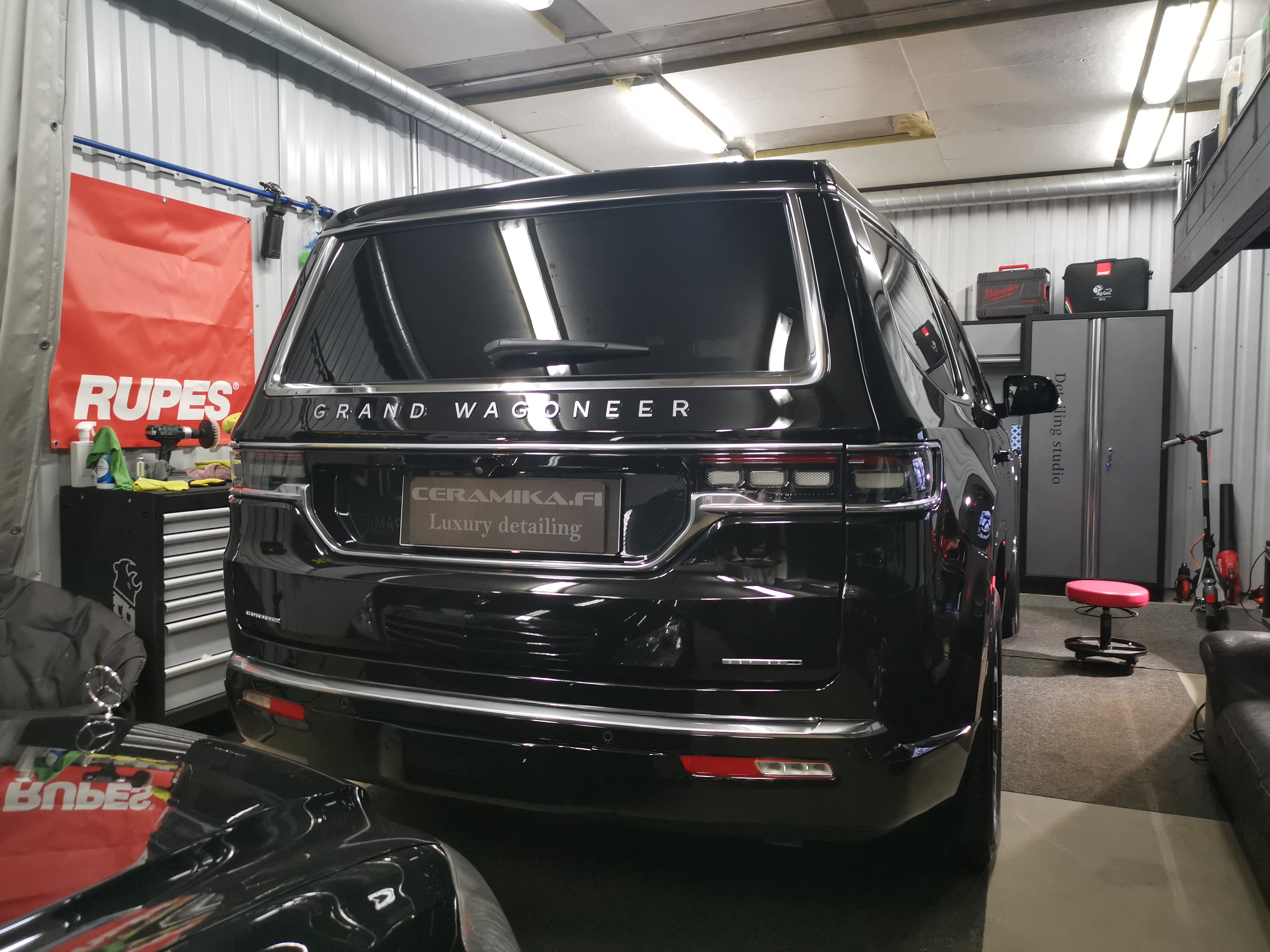 Grand Wagoneer keraaminen pinnoitus – Korrek Ceramic TFC Evo viimeistely ja syvä kiilto Espoossa