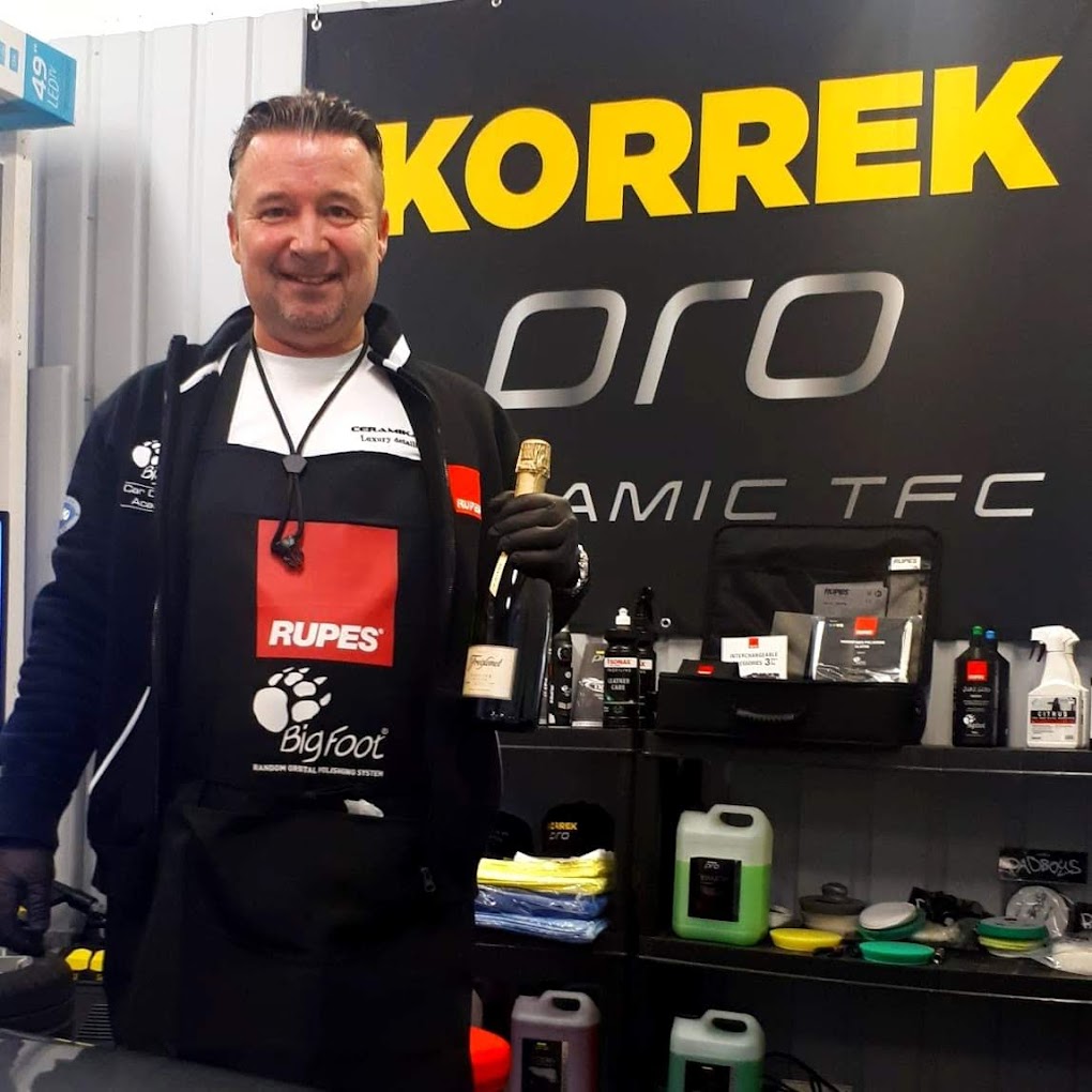 Mika - Ceramika autonhoito Espoossa, ammattitaitoinen detailing